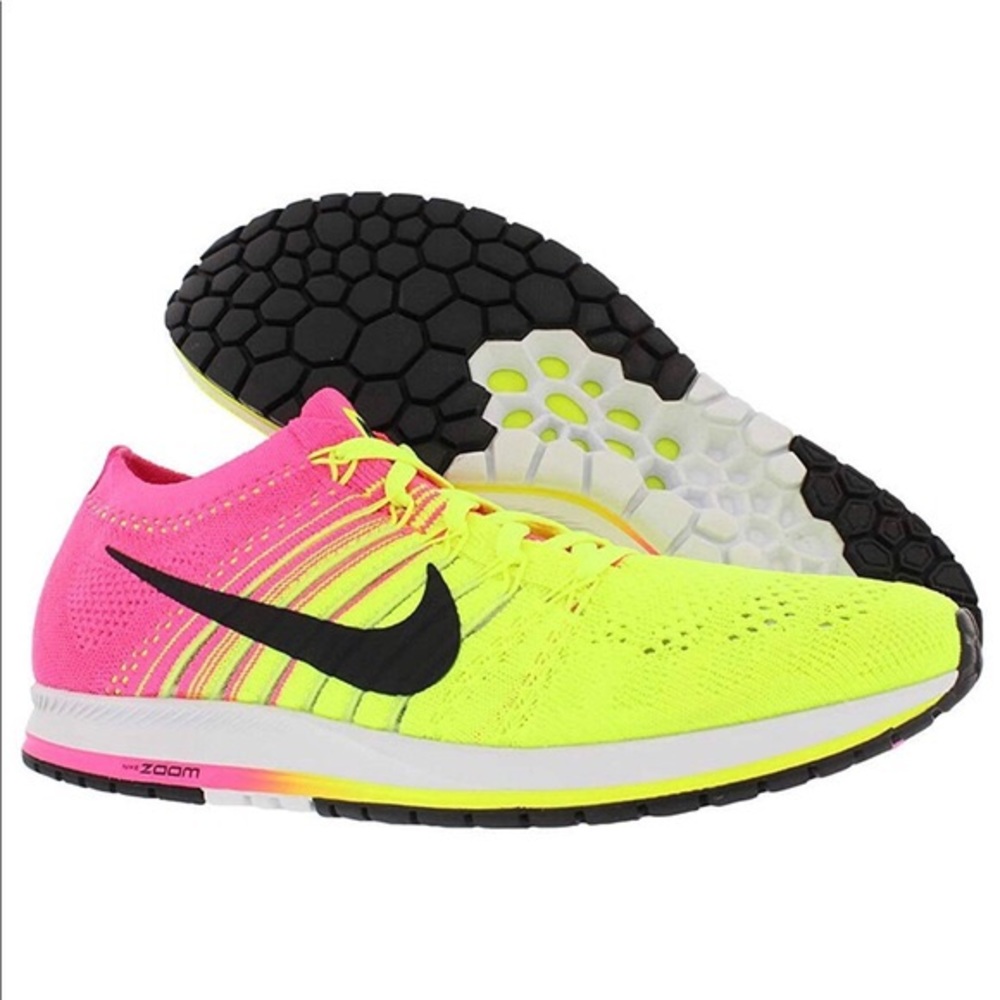 NWT Nike Flyknit Streak Shoes